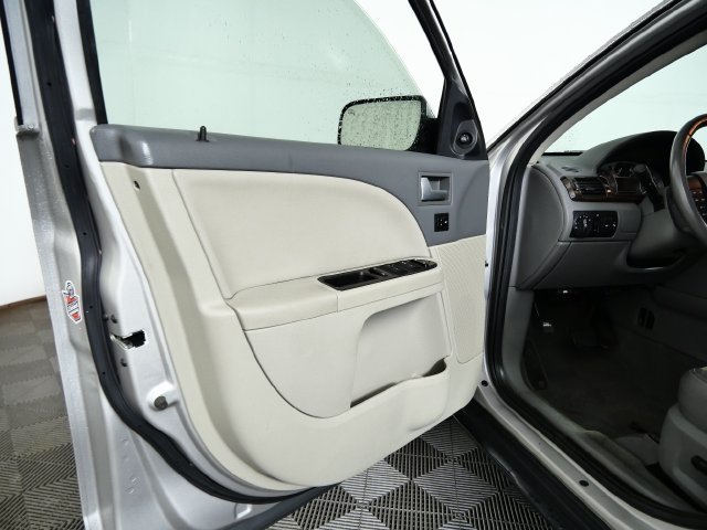 Used 2008  Mercury Premier image 13