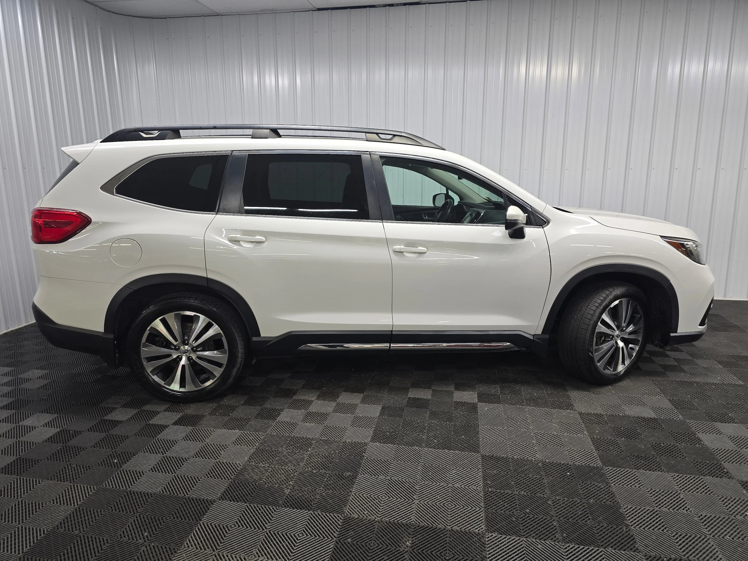 Used 2019 Crystal White Pearl Subaru Limited 7-Passenger image 2