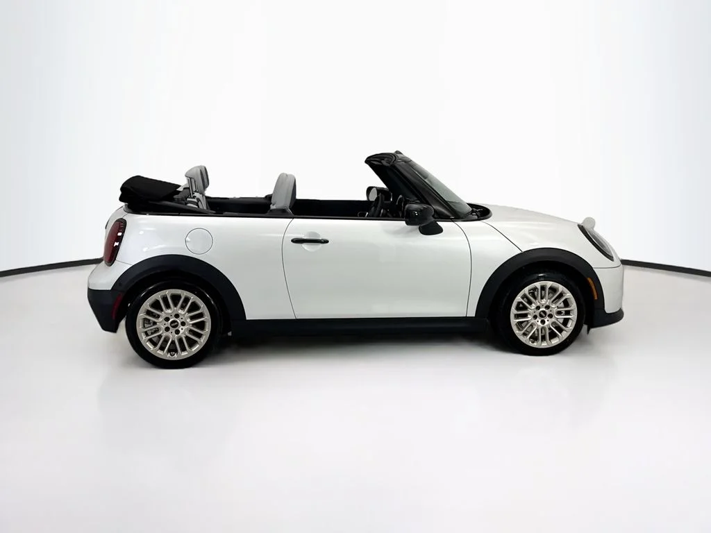 New 2026 Nanuq White Metallic MINI Signature Plus image 4