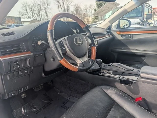 Used 2013 Silver Lexus 300h image 8