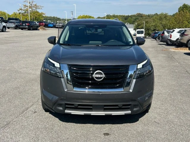 Used 2025 Gray Nissan SL image 9
