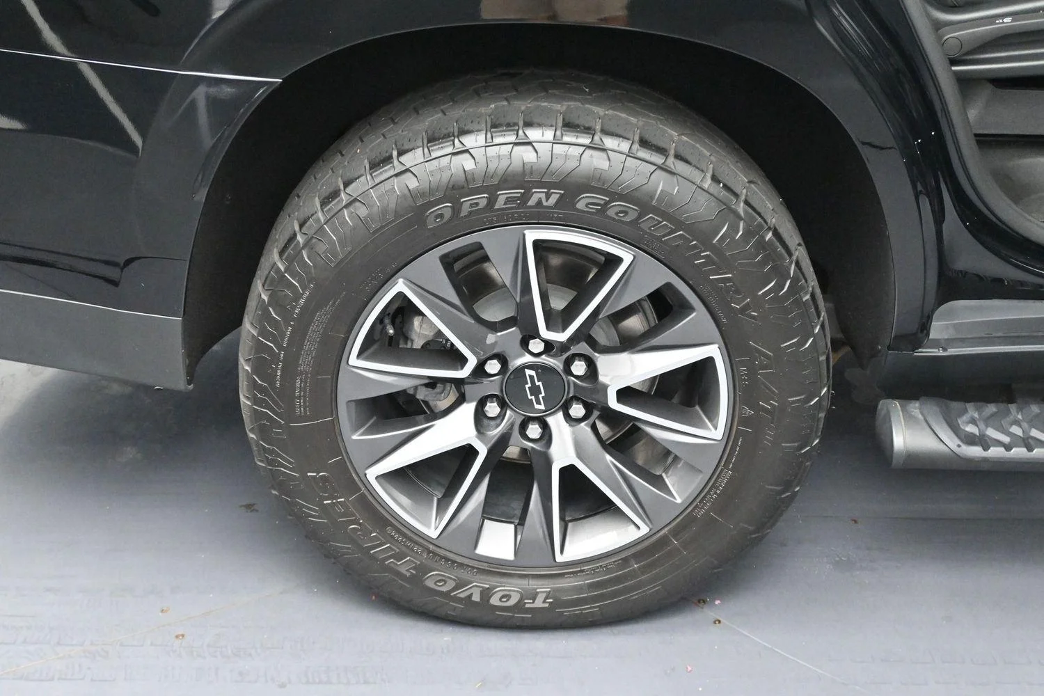 Used 2023 Black Chevrolet Z71 image 37