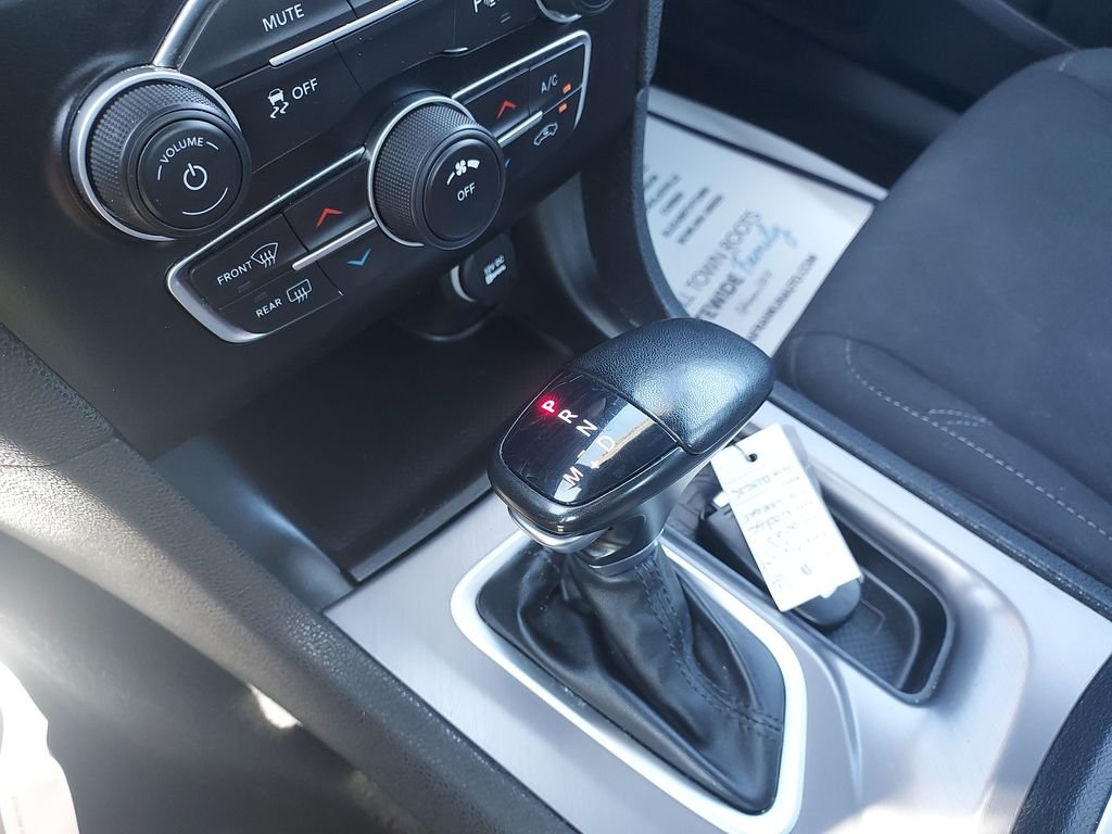 Used 2023 Black Dodge SXT image 25