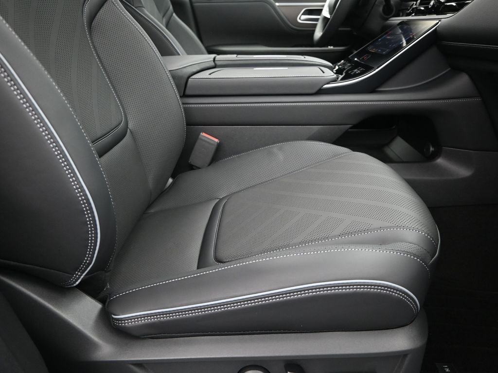 New 2026 RADIANT WHITE INFINITI Luxe 2WD image 26