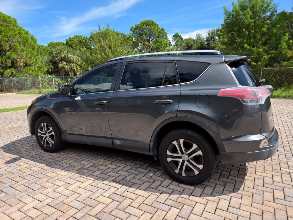 Used 2016 Gray Toyota LE image 9