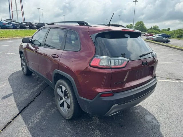 Used 2019 Velvet Jeep Limited image 5
