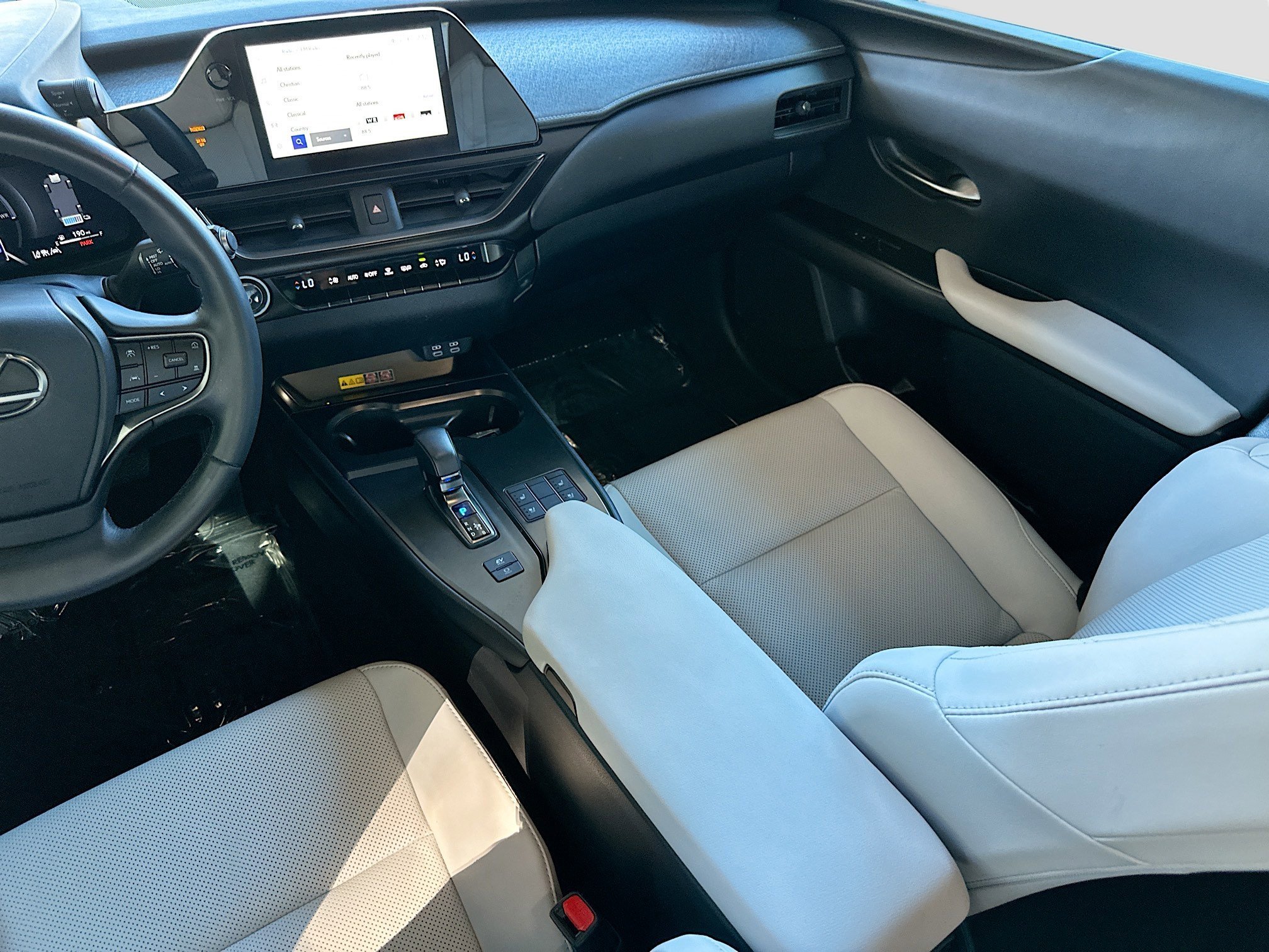 Used 2025 Obsidian Lexus UX 300h F SPORT Design image 23