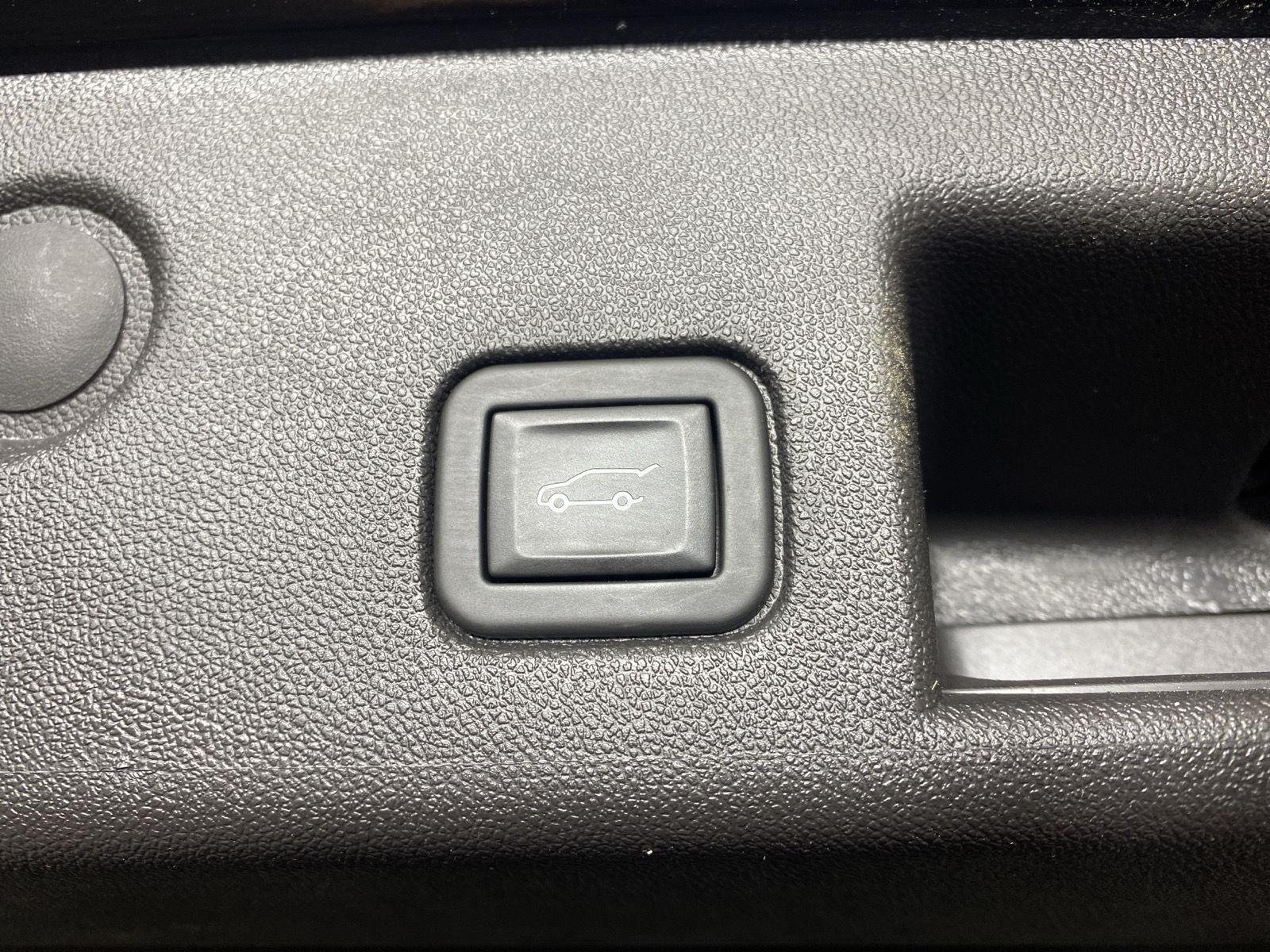 Used 2024 Mosaic Black Metallic Chevrolet RS image 26