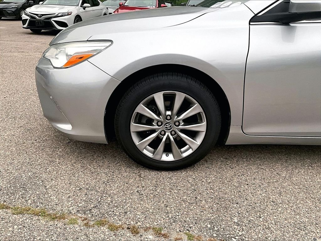 Used 2016 Silver Toyota XLE image 7