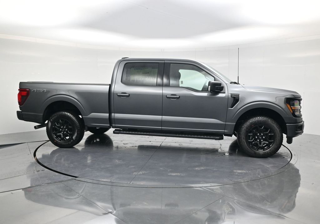 New 2026 Carbonized Gray Metallic Ford XLT image 4