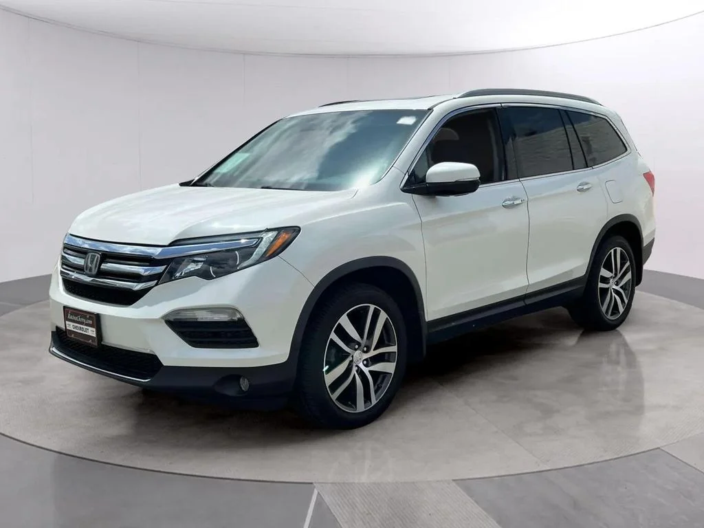 Used 2018 Honda Pilot Touring with VIN 5FNYF6H96JB026161 for sale in Mount Pleasant, WI