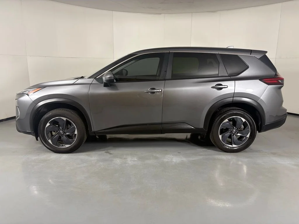 Used 2024 Gray Nissan SV image 5
