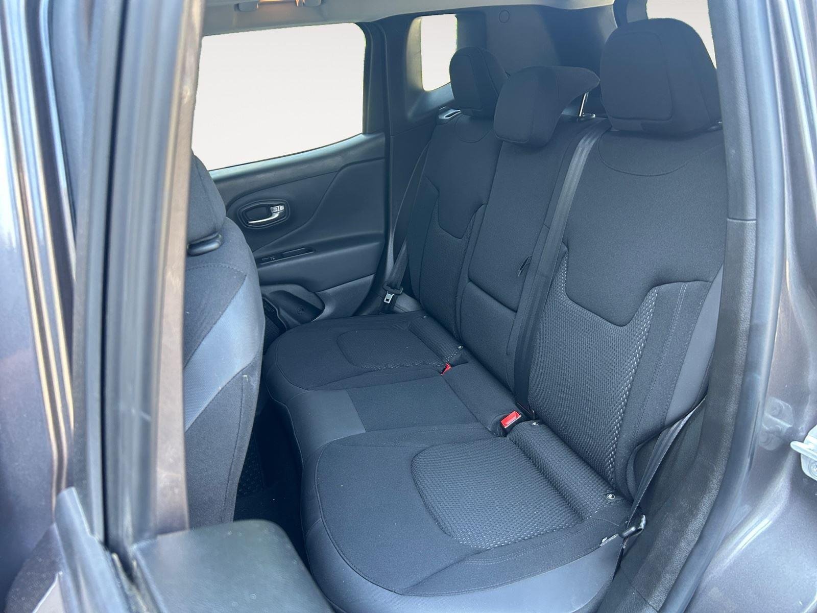 Used 2018  JEEP ALTITUDE image 13