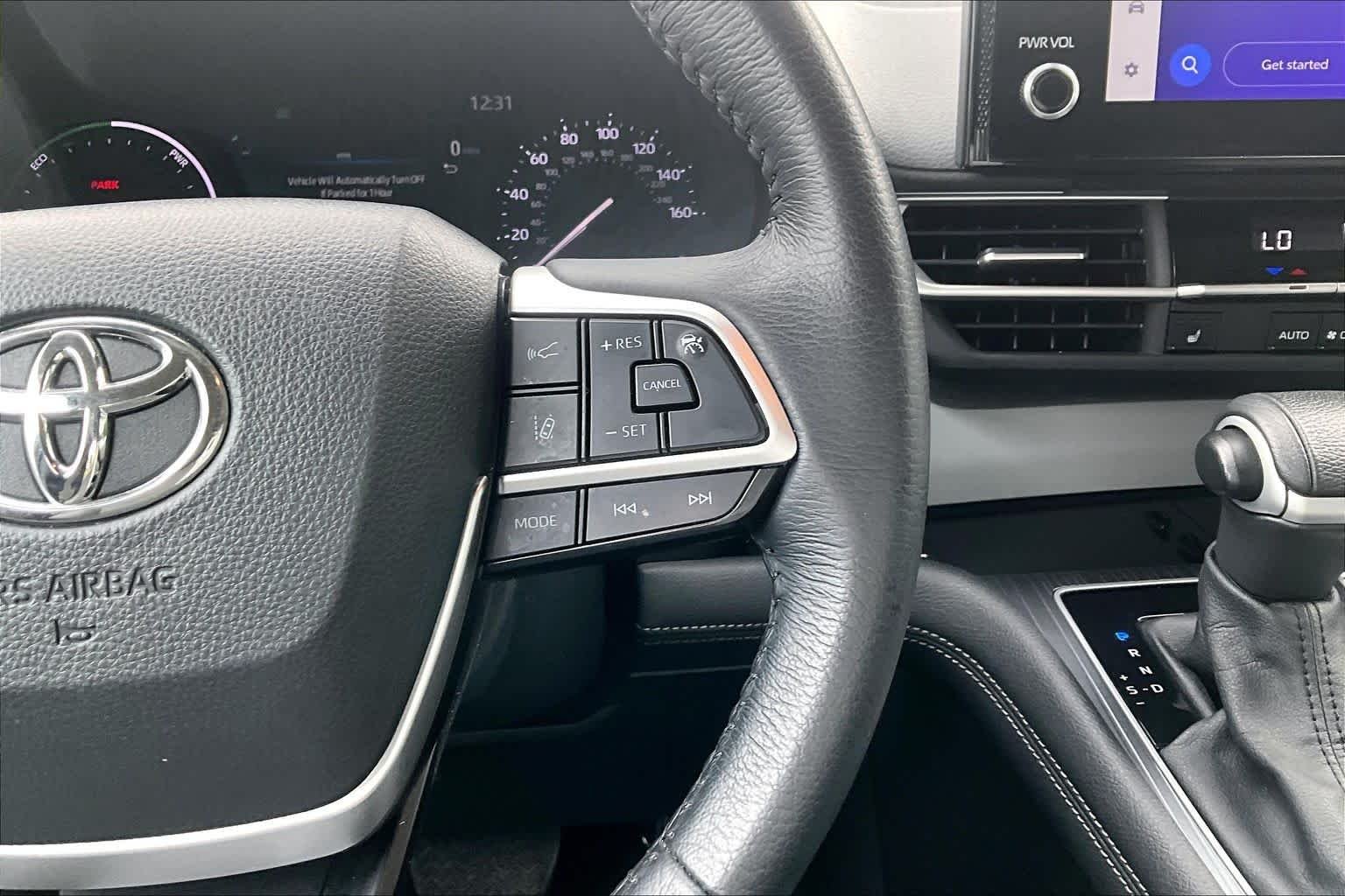 Used 2025 Wind Chill Pearl Toyota XLE image 25