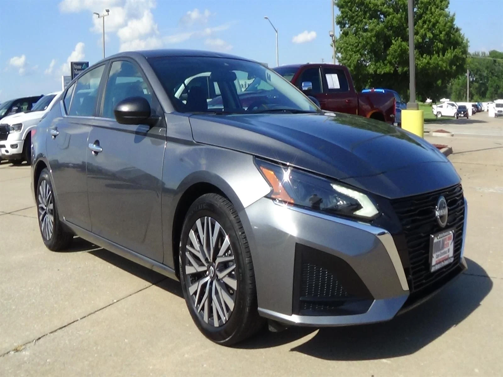 Used 2025 Gun Metallic (kad) Nissan 2.5 SV image 4
