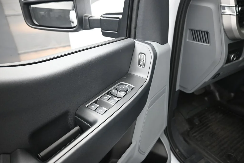 New 2026 Oxford White Ford XL image 8