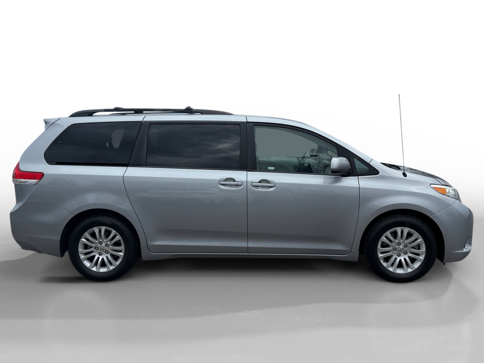 Used 2014 Silver Sky Metallic Toyota XLE image 6