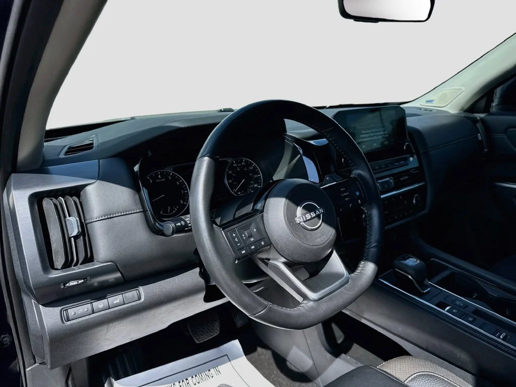 Used 2024 Blue Nissan SL image 10