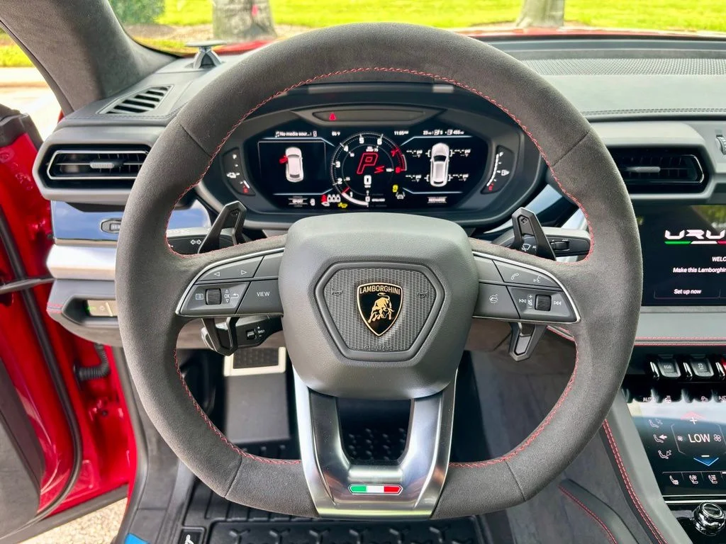 New 2026 Rosso Efesto Metallic Lamborghini SE image 8
