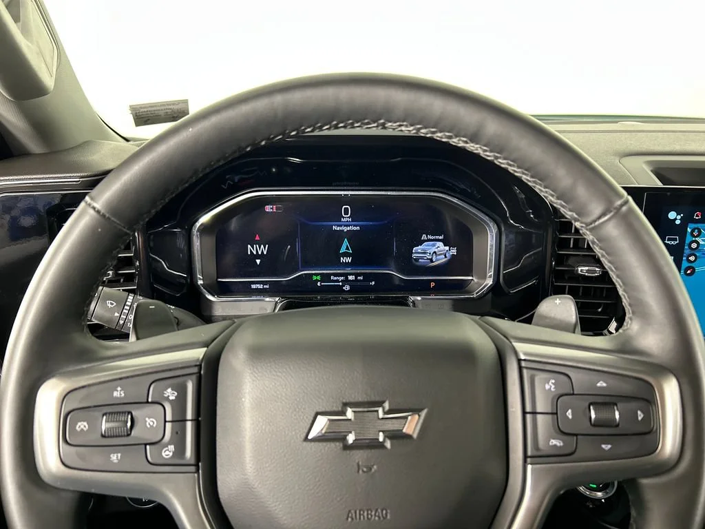 Used 2025 Summit White Chevrolet RST image 14
