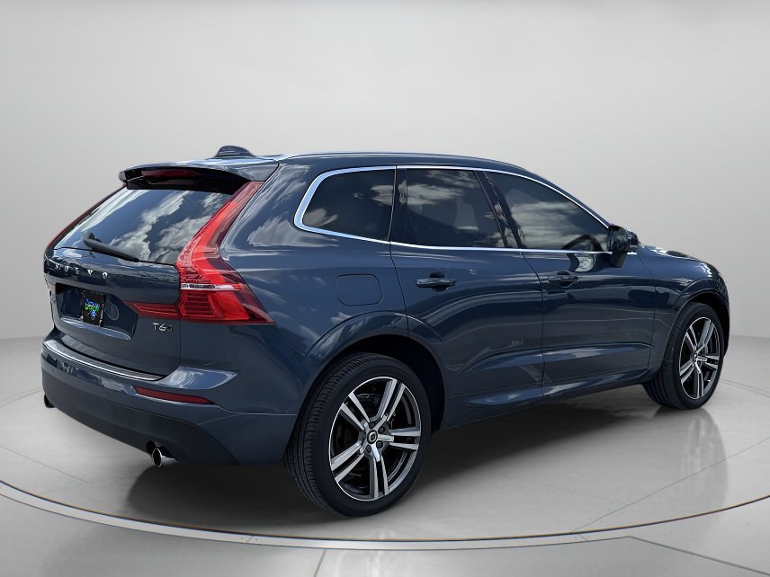 Used 2021 Denim Blue Metallic Volvo T6 Momentum image 3