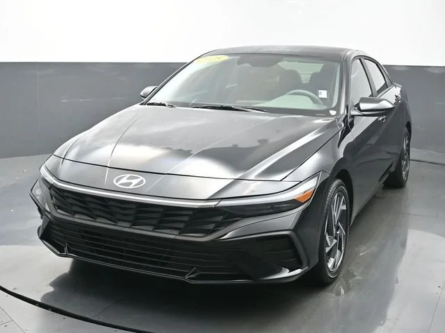 Used 2025 Black Hyundai SEL Sport image 1