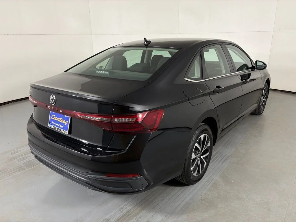 Used 2025 Black Volkswagen 1.5T S image 8