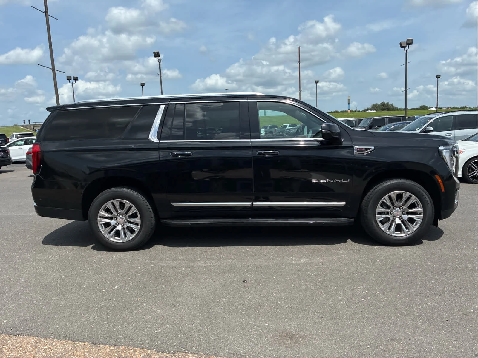 Used 2025 Onyx Black GMC Denali image 5