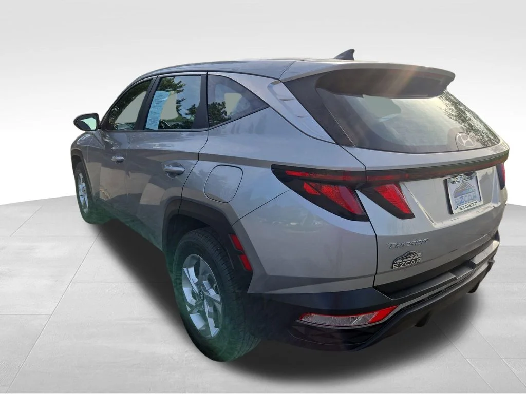 Used 2022 Shimmering Silver Hyundai SE image 13
