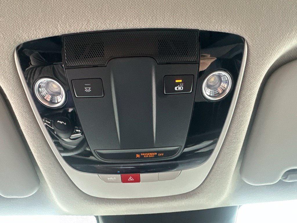Used 2024 White Kia S image 25