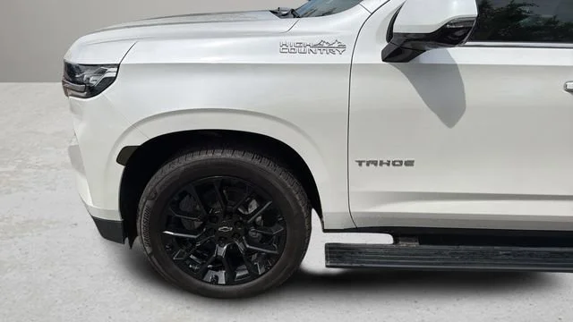 Used 2021 IRIDESCENT PEARL TRICOAT Chevrolet High Country image 36