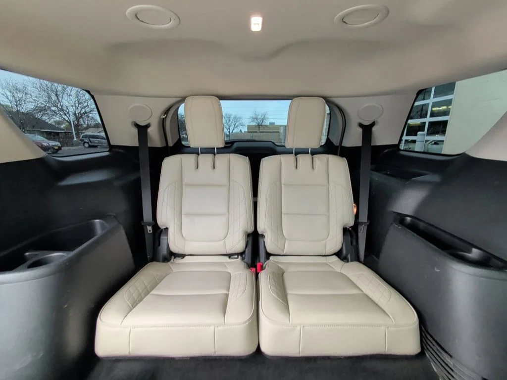 Used 2018 Silver Ford Platinum image 16