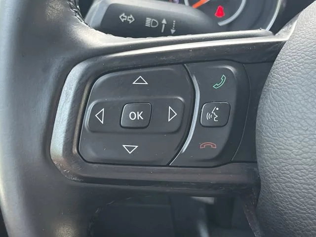Used 2019  Jeep Sport S image 32