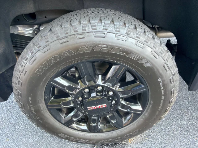Used 2026 Onyx Black GMC AT4 image 17