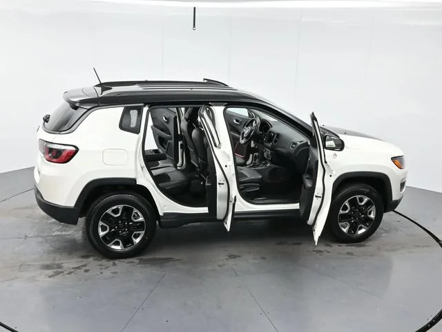 Used 2018 White Clearcoat Jeep Trailhawk image 44