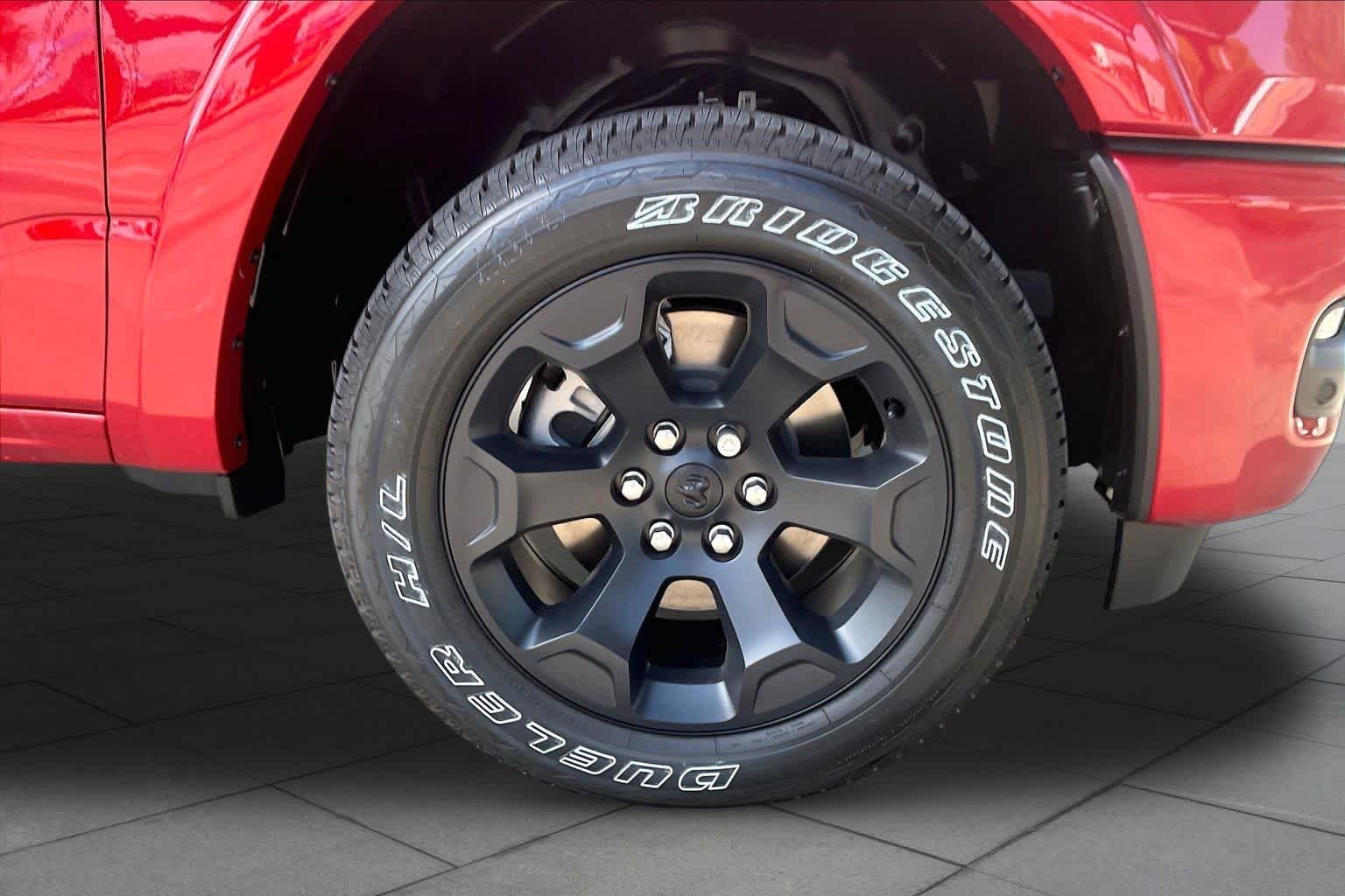 New 2026 Molten Red Pearl-Coat Exterior Paint RAM Big Horn image 11