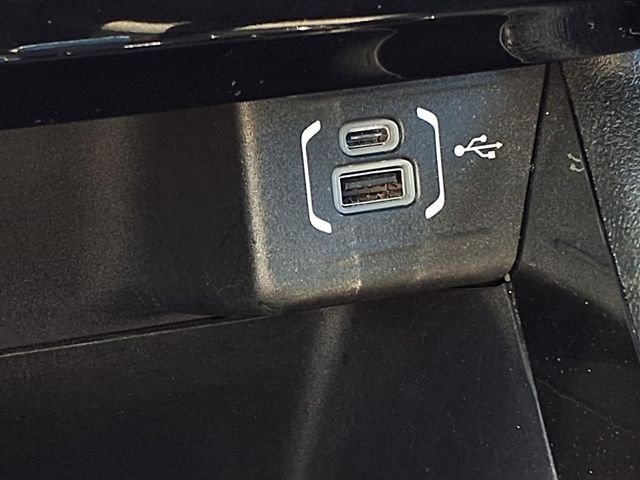 Used 2022 Silver Jeep Limited image 20