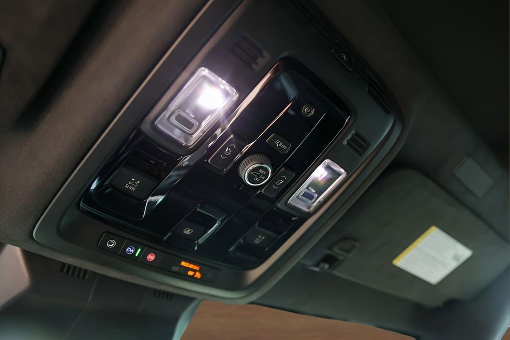 2025 Cadillac Escalade V-Series - Photo 20