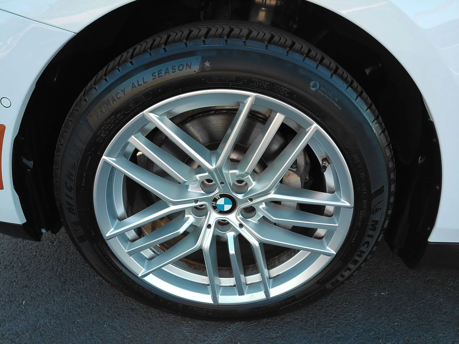 Used 2024 White BMW 530i xDrive image 26