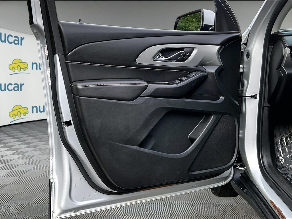 Used 2020 Silver Ice Metallic Chevrolet LT image 9