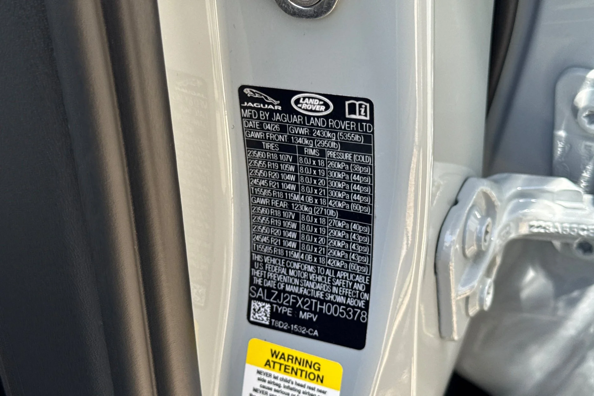 New 2026 ARROIOS GREY Land Rover Core S image 28