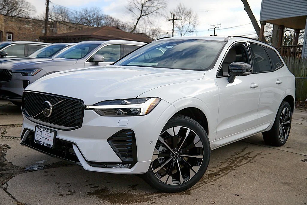 New 2026 Crystal White Volvo Plus image 2