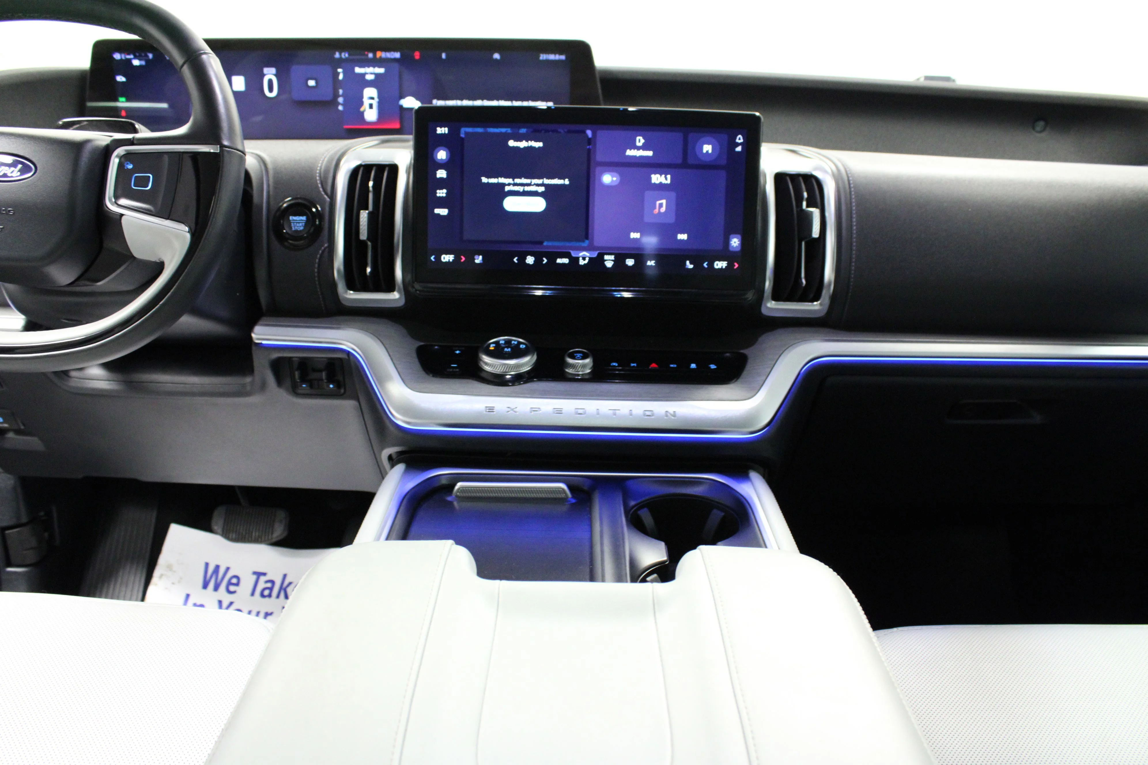 Used 2025 Black Metallic Ford Platinum image 19