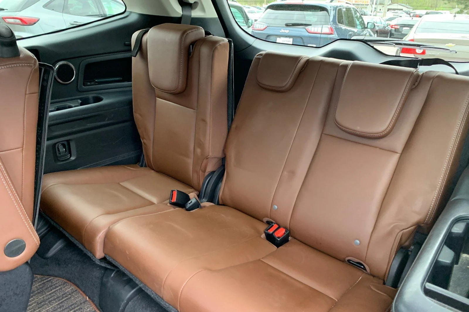 Used 2022 White Subaru Touring image 18