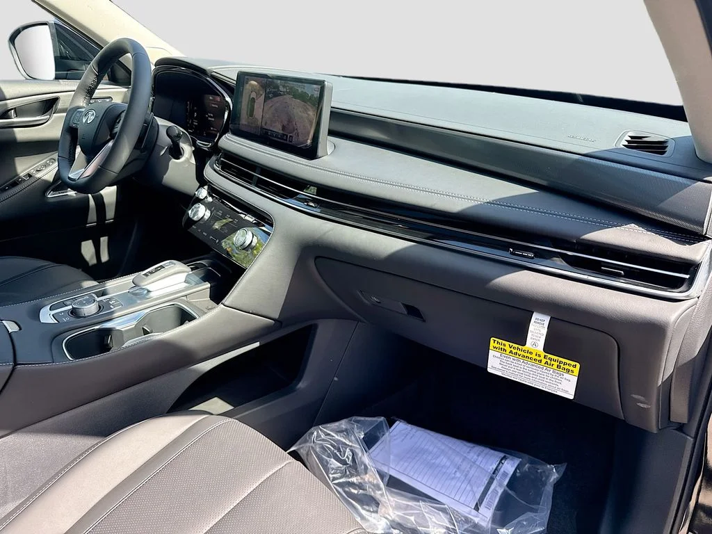 Used 2027 Black INFINITI LUXE image 33