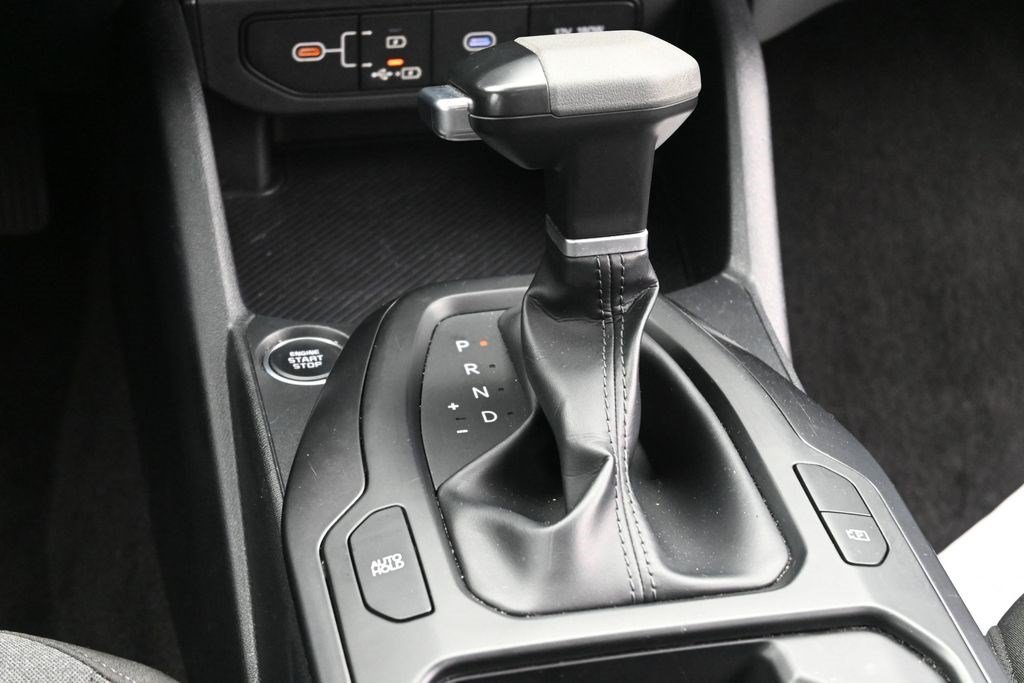 Used 2025 Aurora Black Pearl Kia LXS image 20