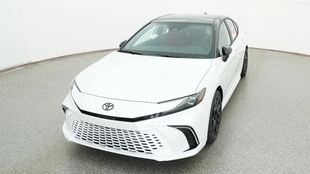 New 2026 Wind Chill Pearl with Midnight Black Metallic roof Toyota XSE image 28
