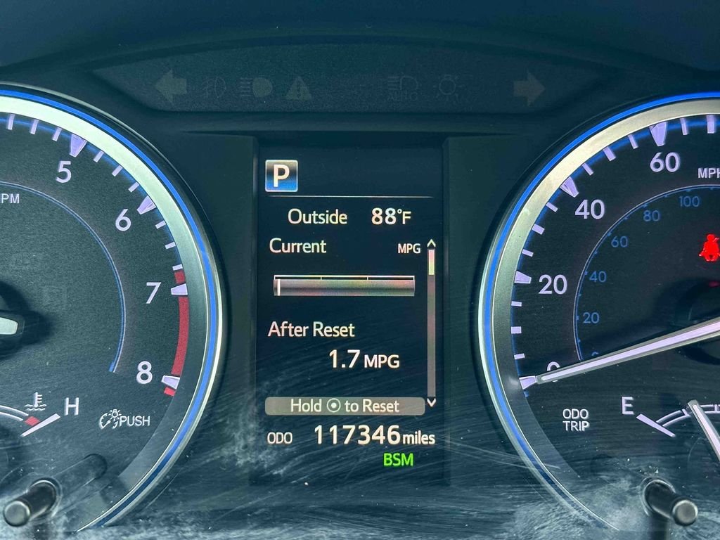 Used 2018 White Toyota XLE image 28