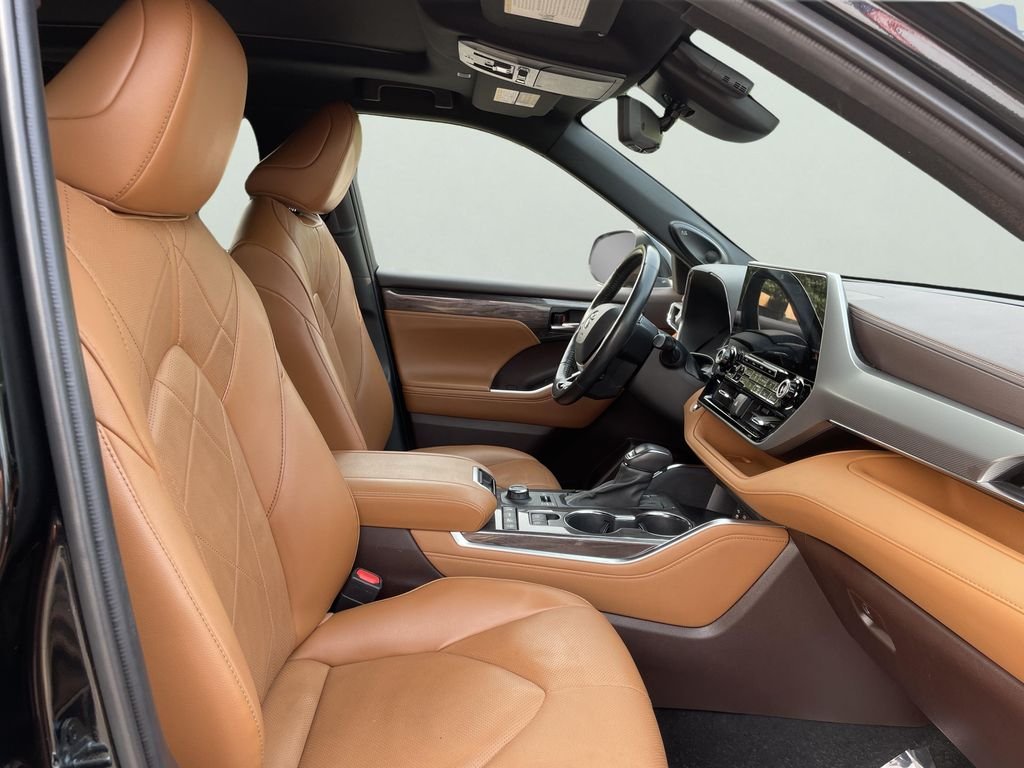 Used 2022 Black Toyota Platinum image 13