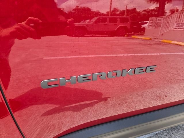 New 2026 Red Hot Pearl-Coat Exterior Paint Jeep Limited image 9
